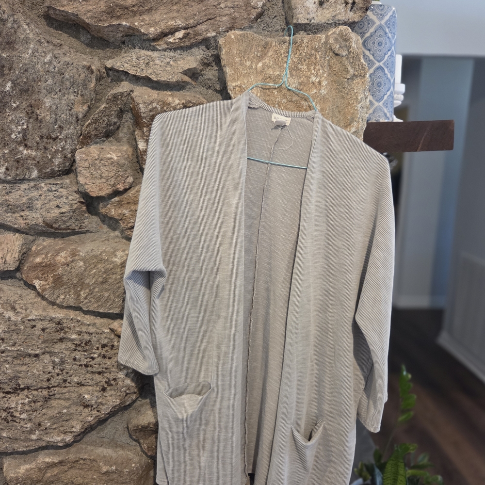 DONNI. Women's Soft Gray Open Cardigan - Picture 2 of 5